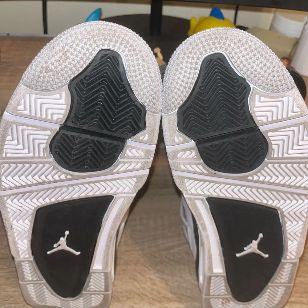 Nike Air Jordan 4 Retro Military Black Kids Size 6.5Y - Picture 4 of 8